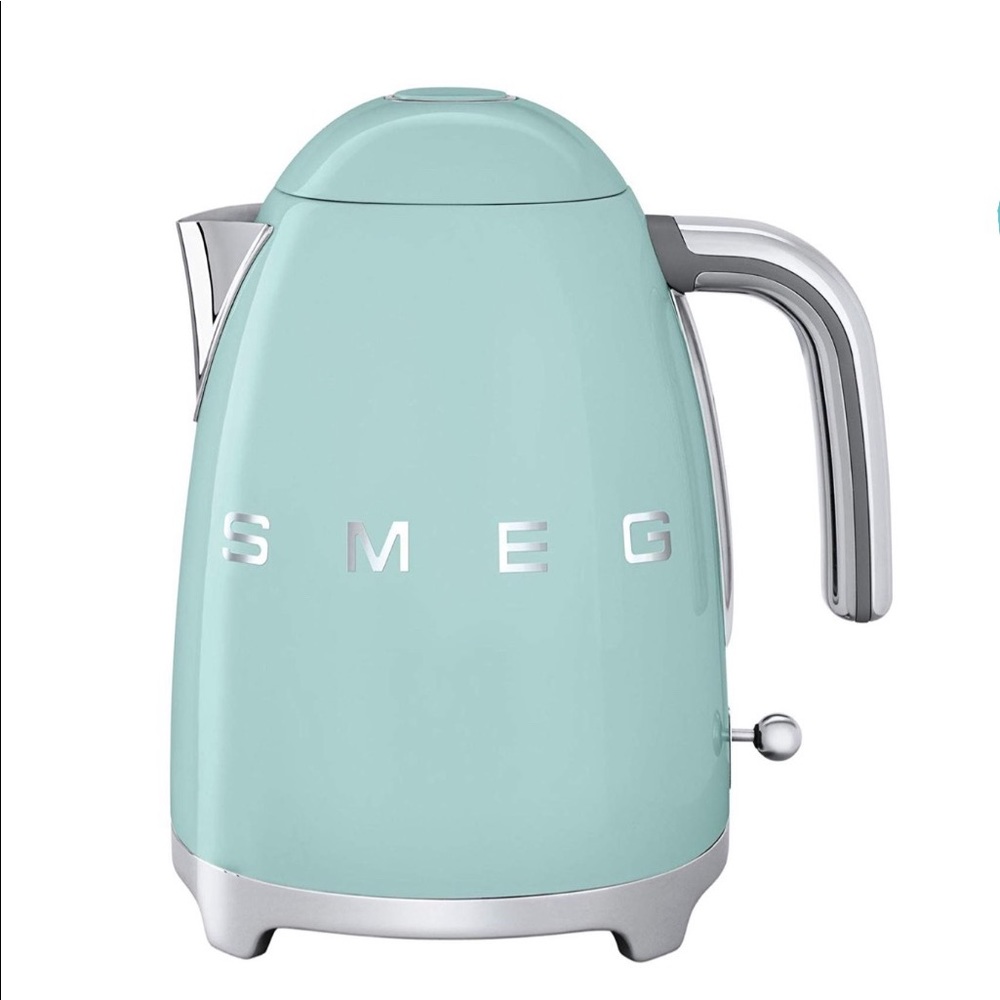 Smeg Tea Kettle in Pastel Green
